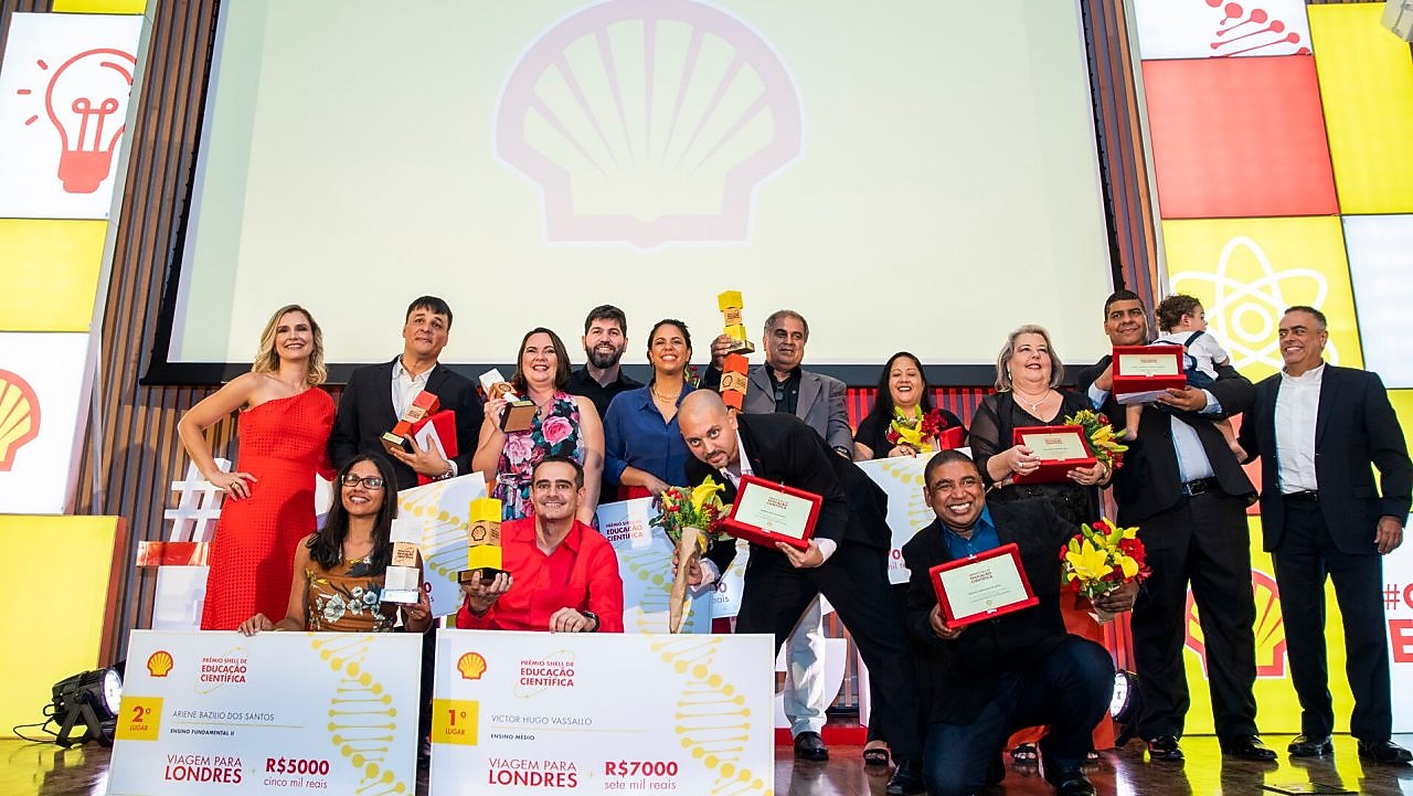 Na foto, os vencedores da edição 2019 do Prêmio Shell de Educação Científica no Rio de Janeiro, durante a cerimônia de premiação no Museu do Amanhã